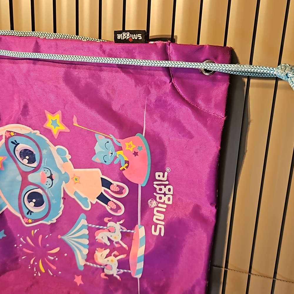 Smiggle preloved drawstring bag sport for school sports, swimming, football etc - Picture 6 of 17